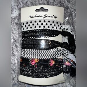 Black and White Hair Tie Set